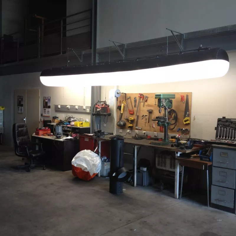 Tubulair Airstar utilisé pour l'éclairage d'un atelier technique