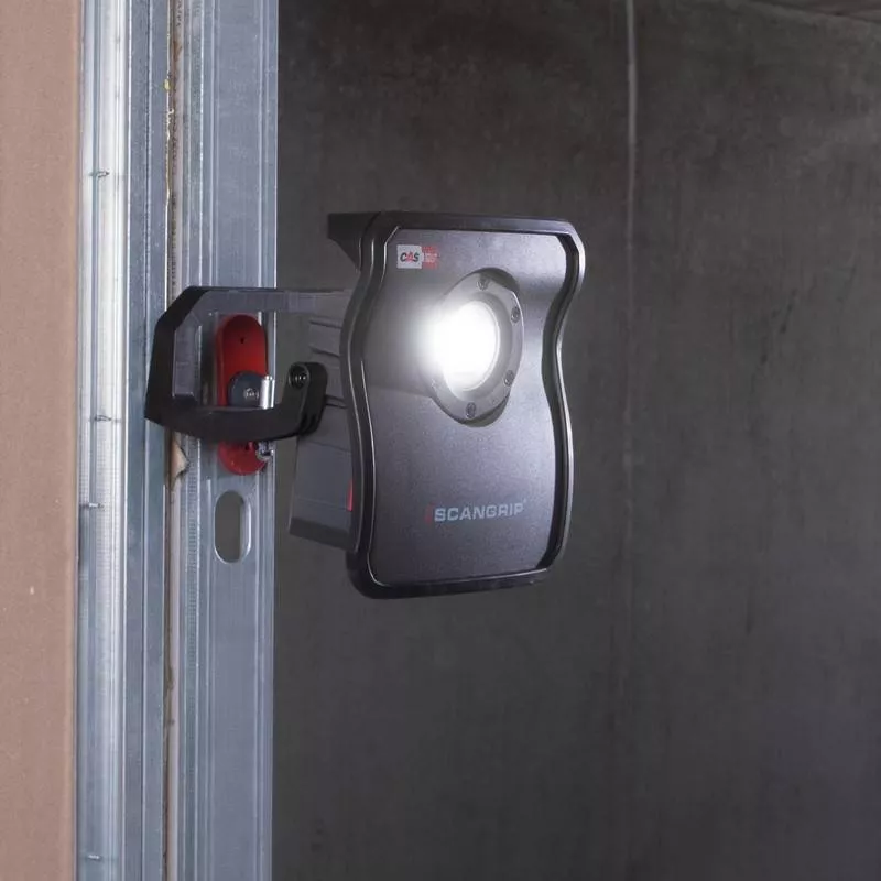 Magnetic bracket for NOVA floodlights