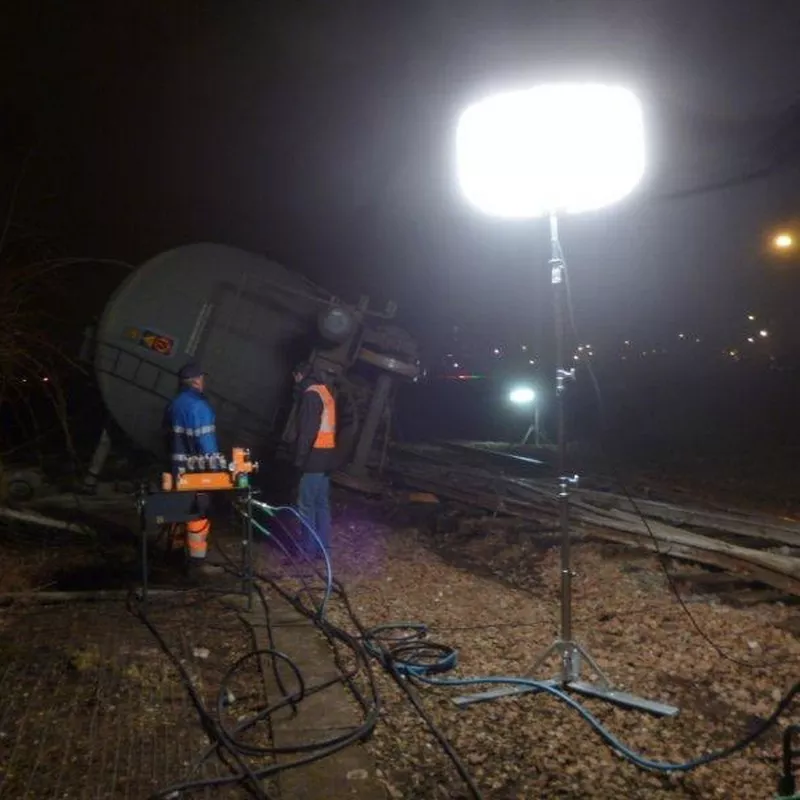 Ballon éclairant sur perche P500AH, en milieu ferroviaire