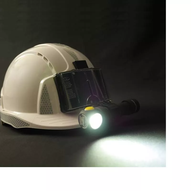 Lampada FR2500 Prolutech su casco da cantiere