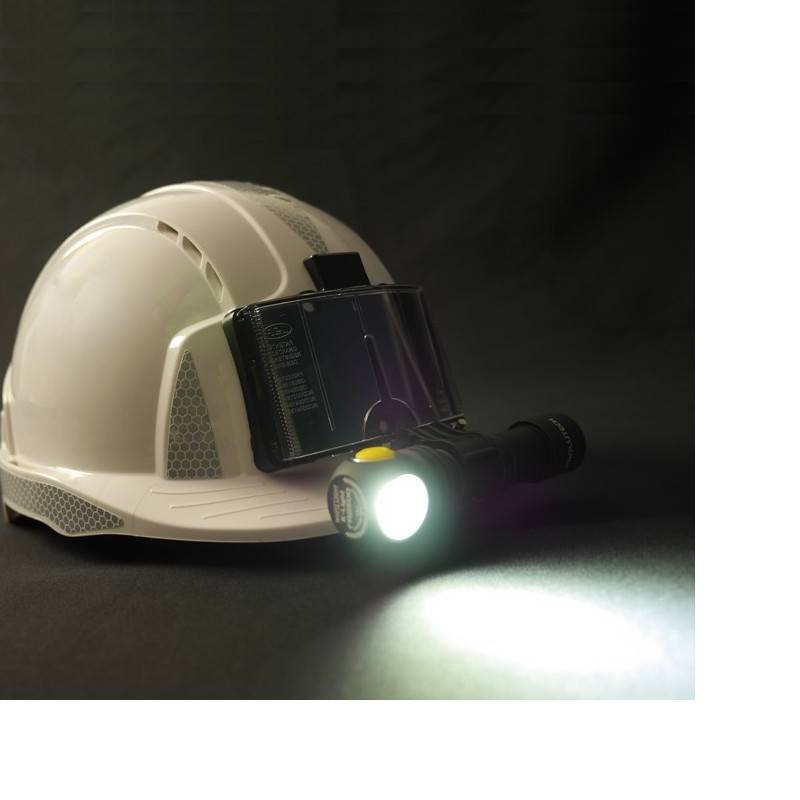 Lampe multifonction K-Light FR4000 sur casque de chantier