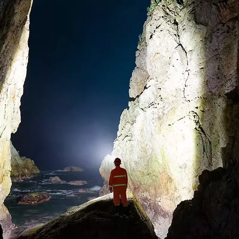 HT50 ultra-powerful 3000 lumen LED headlamp by Prolutech