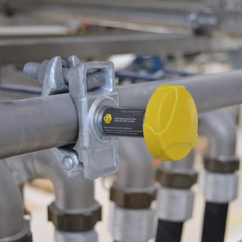 For mounting of the NOVA-EX lights on scaffoldings