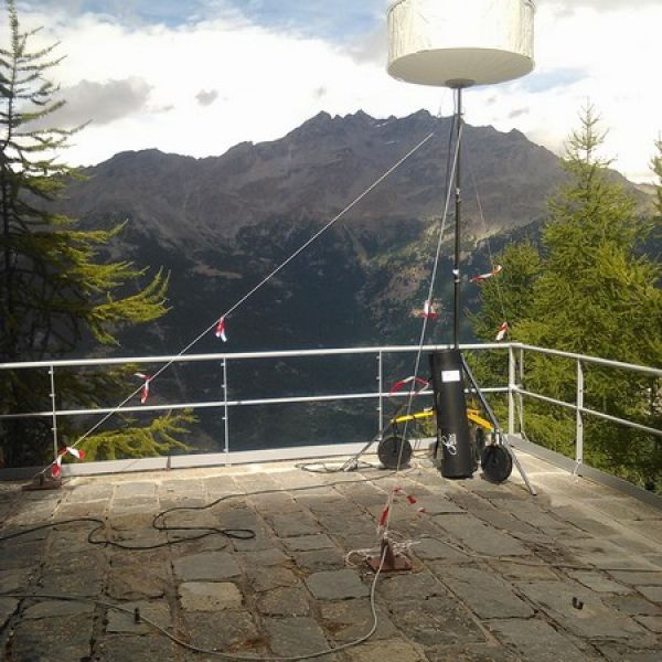 Eclairage de chantier par ballon éclairant Flex 1000w HTI Airstar, installé par Prolutech