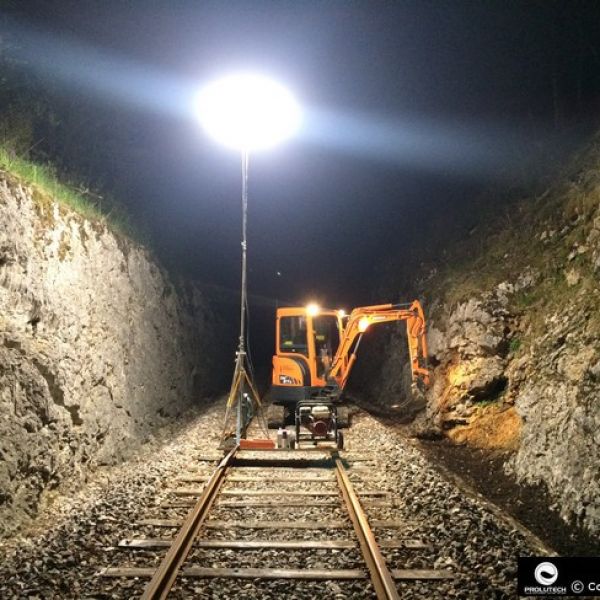 Travaux de nuit sur voie ferrée avec ballon éclairant Airstar Sirocco proposé par Prolutech