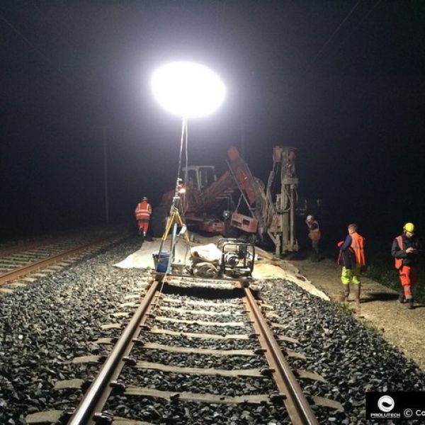 Travaux de nuit sur voie ferrée avec ballon éclairant Airstar Sirocco proposé par Prolutech