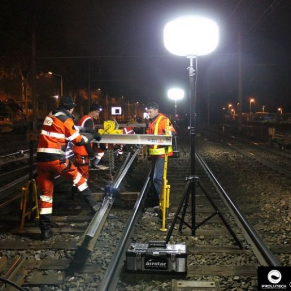 Travaux de nuit sur voie ferrée avec ballon éclairant SIROCCO 6X100 LED prestation par PROLUTECH