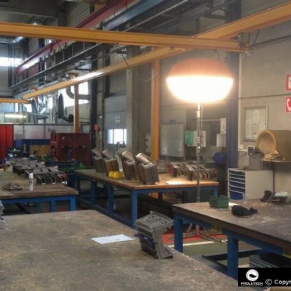 Eclairage usine de production industrielle proposé par Prolutech et son ballon lumineux Airstar Sirocco
