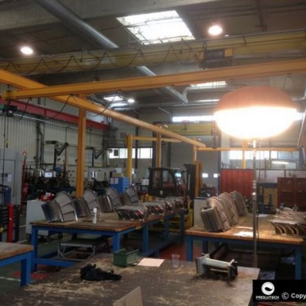 Eclairage de maintenance industriel pour uen usine de production proposé par Prolutech et ses ballons éclairants Airstar