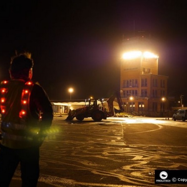 Sécurité du personnel sur les chantiers grace au gilet LED conu et proposé par Prolutech