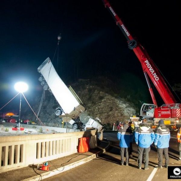 Ballon éclairant puissant utilisé par les pompiers du SDIS04 pour intervention de secours la nuit